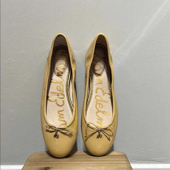 Sam Edelman Flats with Classic Silhouette and Bow Detail - Picture 1 of 7